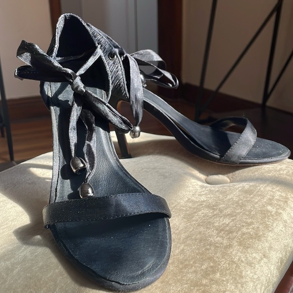 💃🏻 👠 FABULOUS Stephanie McB Size 8 Black Satin Ballerina Stilettos - Picture 3 of 13